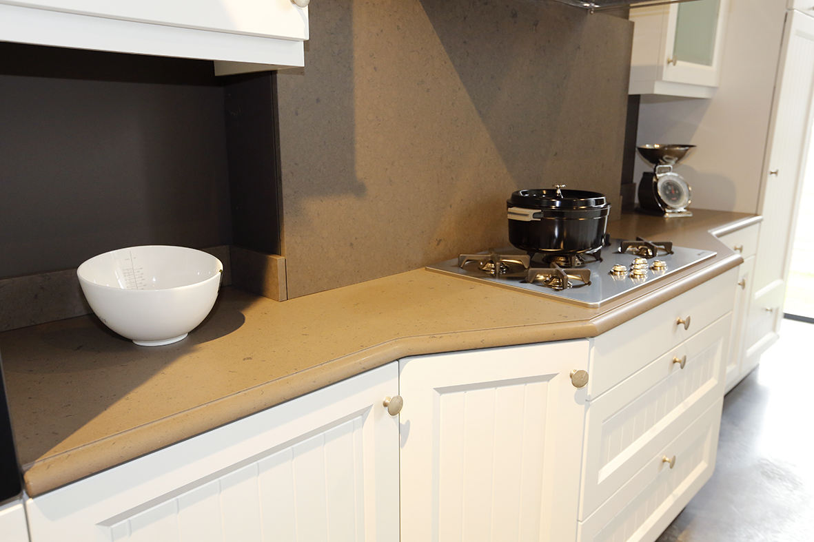Cuisine en composite taupe - vue 2