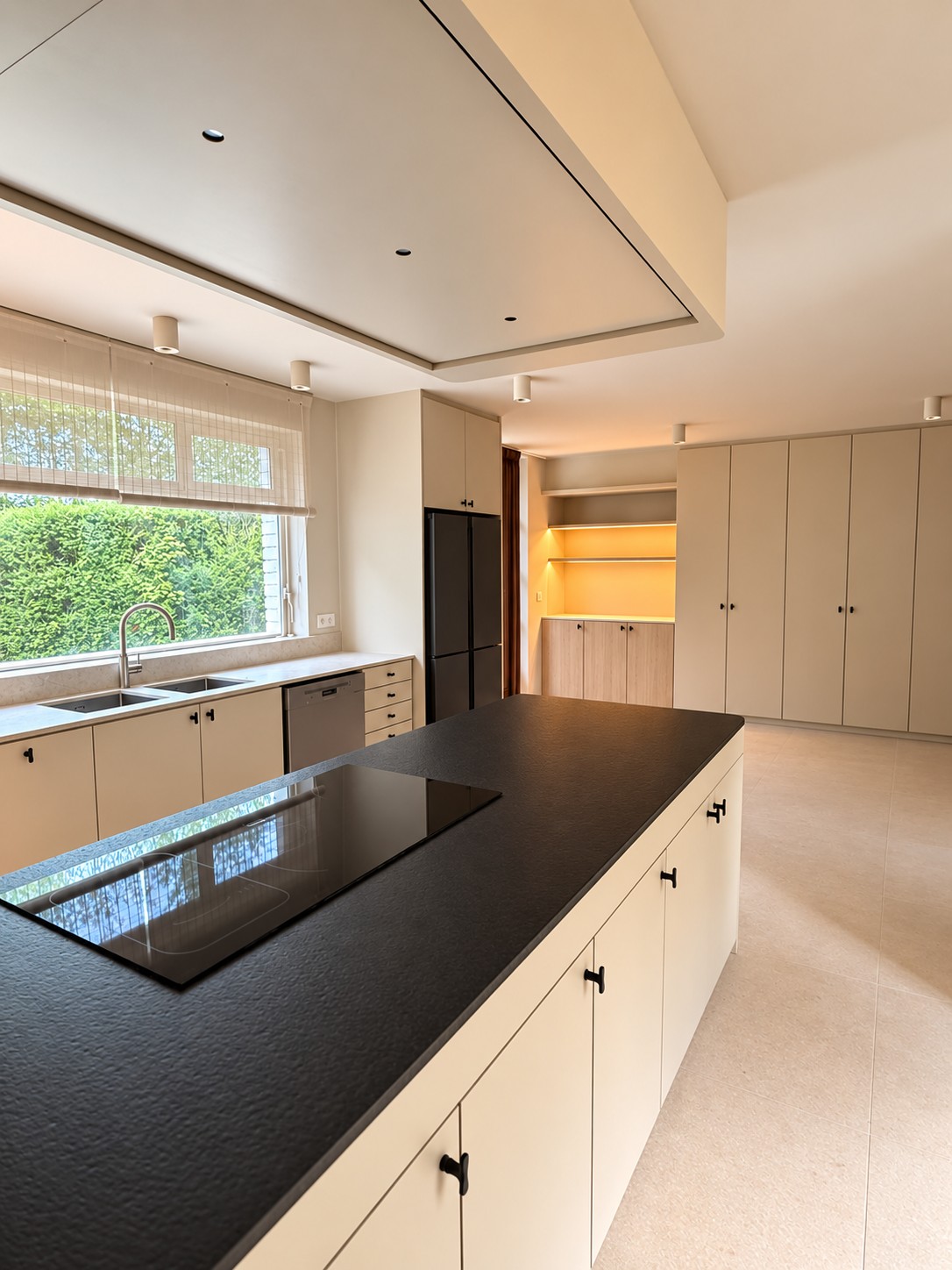 Cuisine en granit et composite - vue 2
