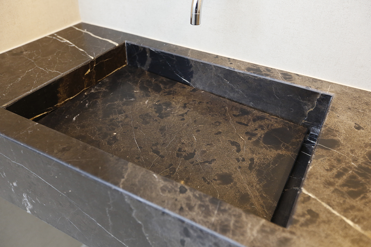 Lavabo en marbre brun - vue 1