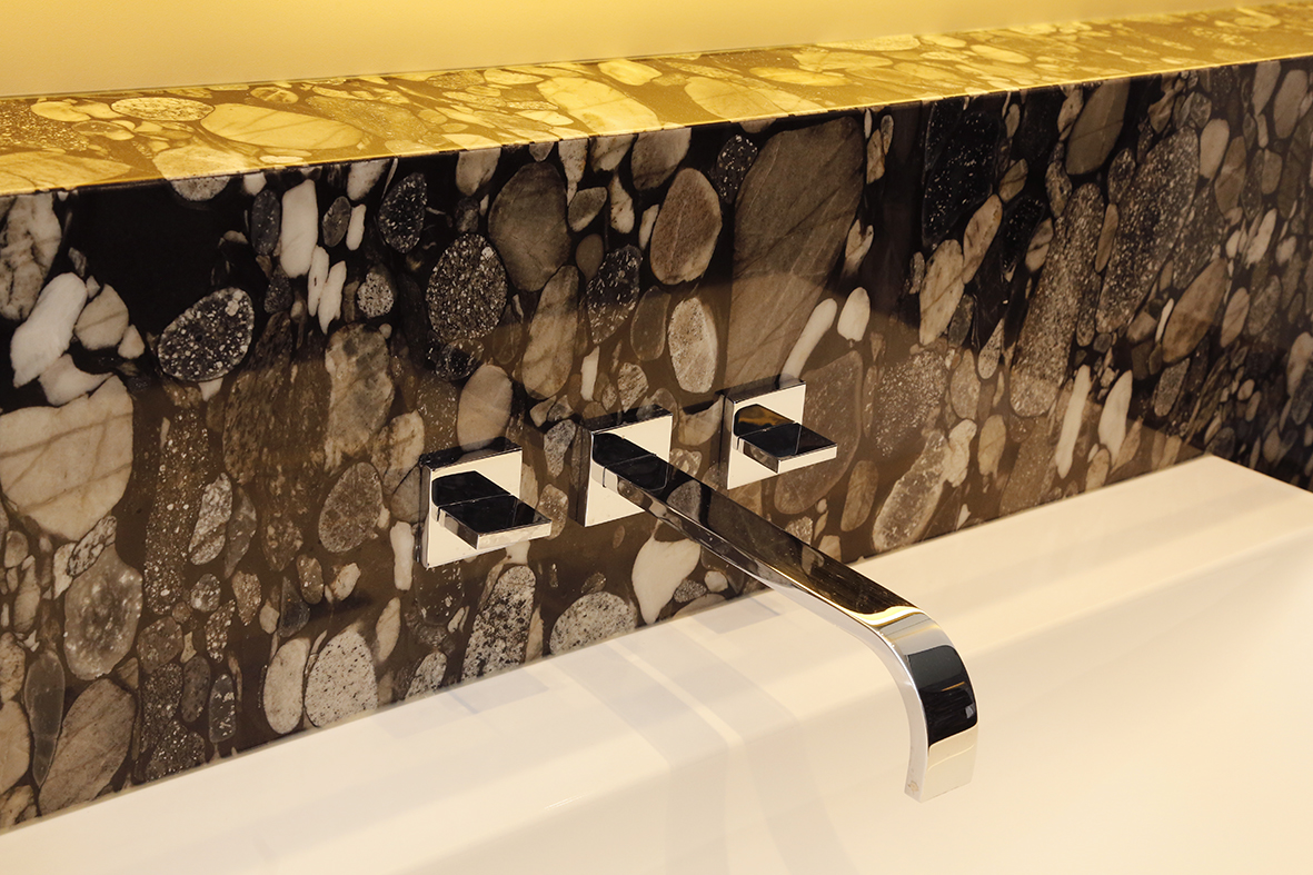 Salle de bain en granit galets - vue 4