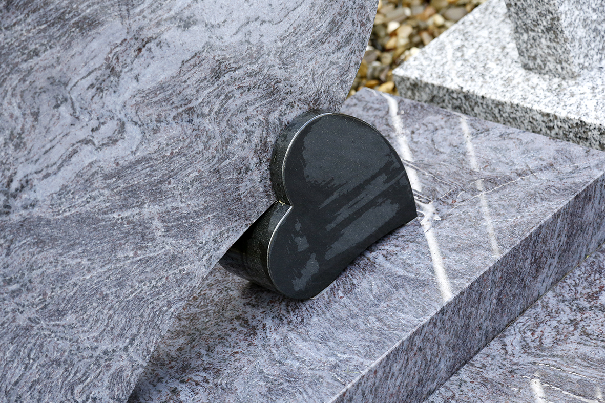 Monument funéraire en granit - vue 4