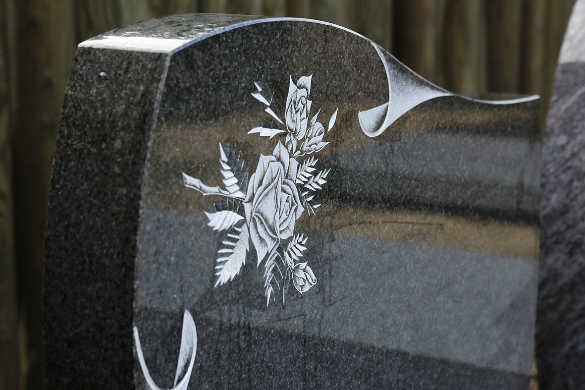 Monument funéraire en granit - vue 5